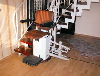 Наклонный подъемник для инвалидов Freestair с сиденьем